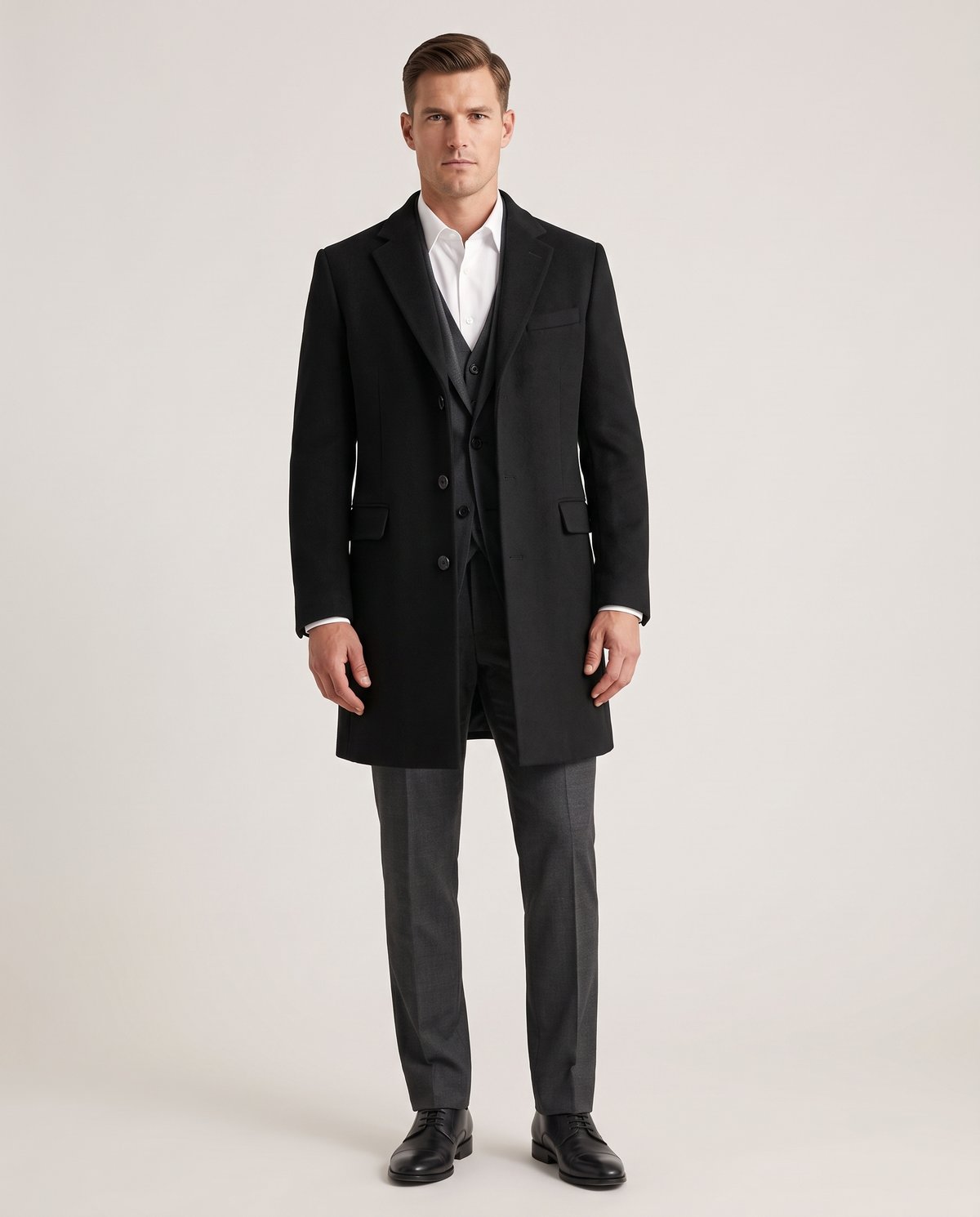 The Henley — Manteau signature — vue portée en studio