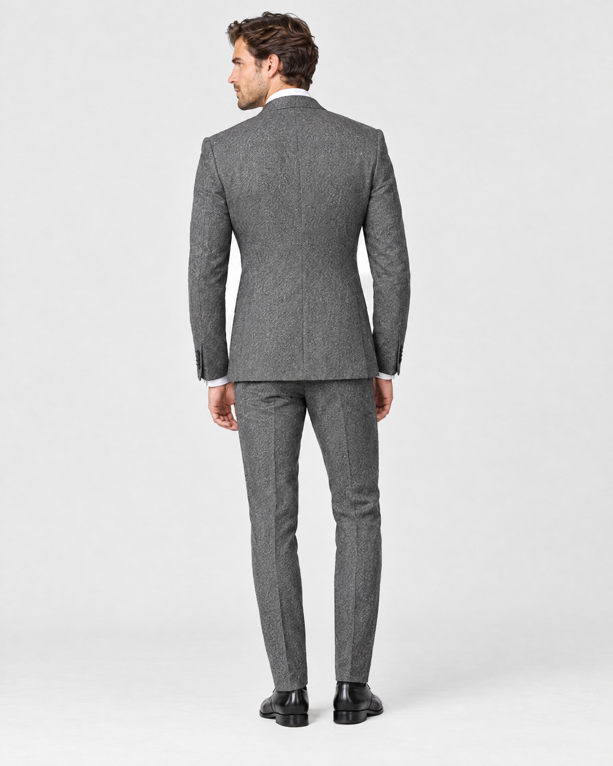 Costume trois-pièces gris — vue de dos