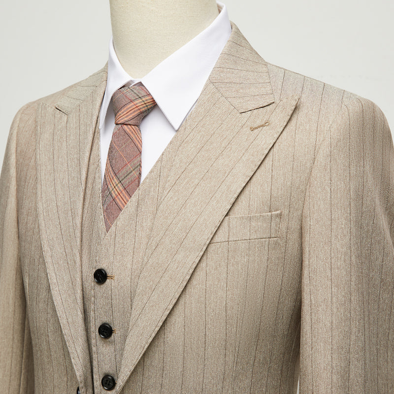 The Beaumont — Détails du costume
